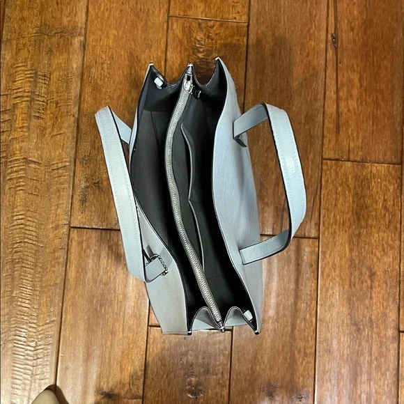 Coach Charlie Carryall - Picture 10 of 17